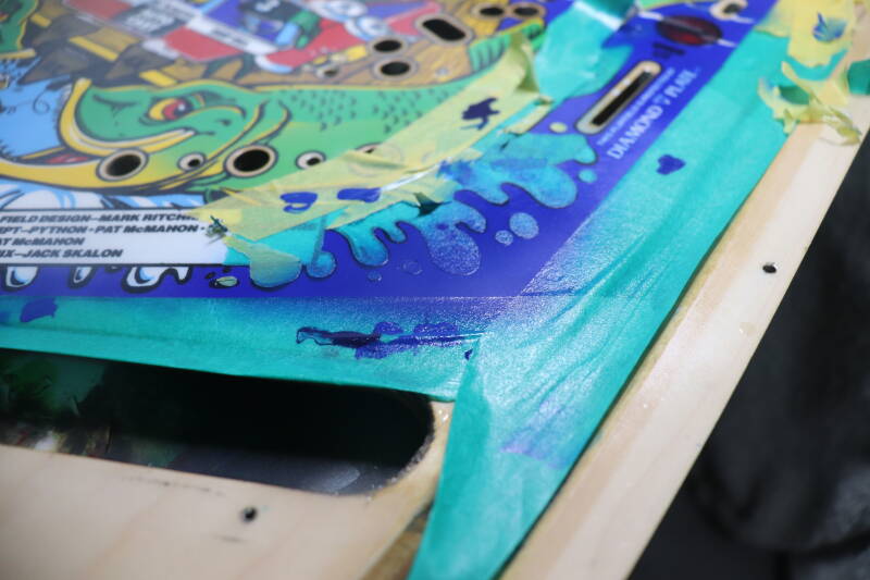 Williams Fish Tales playfield speelveld schade herstel restoration flipperspeelveld restauratie art airbrush airbrushing flipperkast reparatie