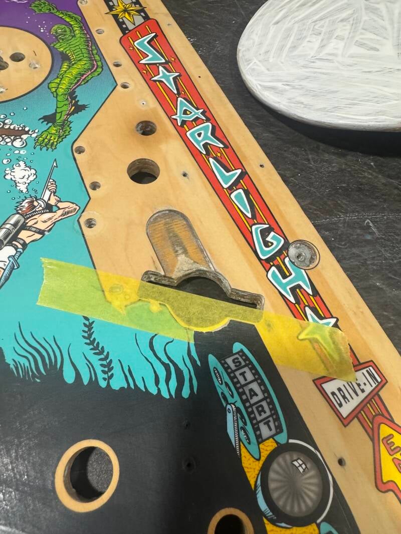 Bally Creature from the Black Lagoon Playfield speelveld schade herstel restoration flipperspeelveld restauratie art airbrush airbrushing flipperkast reparatie