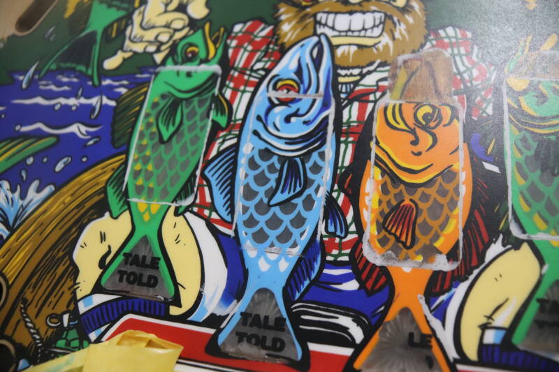 Williams Fish Tales playfield speelveld schade herstel restoration flipperspeelveld restauratie art airbrush airbrushing flipperkast reparatie