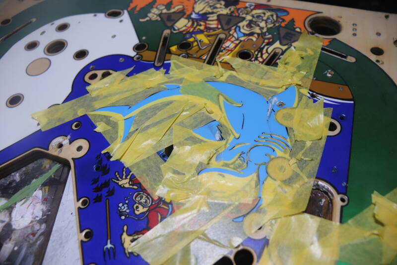 Williams Fish Tales playfield speelveld schade herstel restoration flipperspeelveld restauratie art airbrush airbrushing flipperkast reparatie