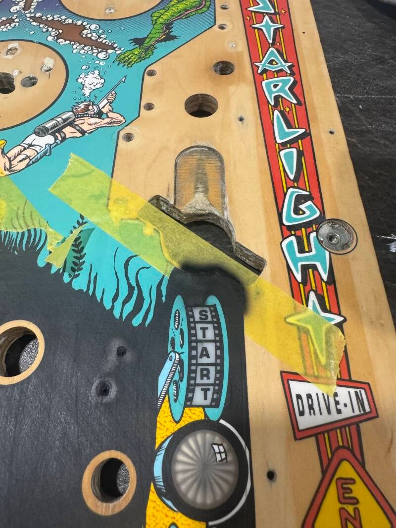 Bally Creature from the Black Lagoon Playfield speelveld schade herstel restoration flipperspeelveld restauratie art airbrush airbrushing flipperkast reparatie
