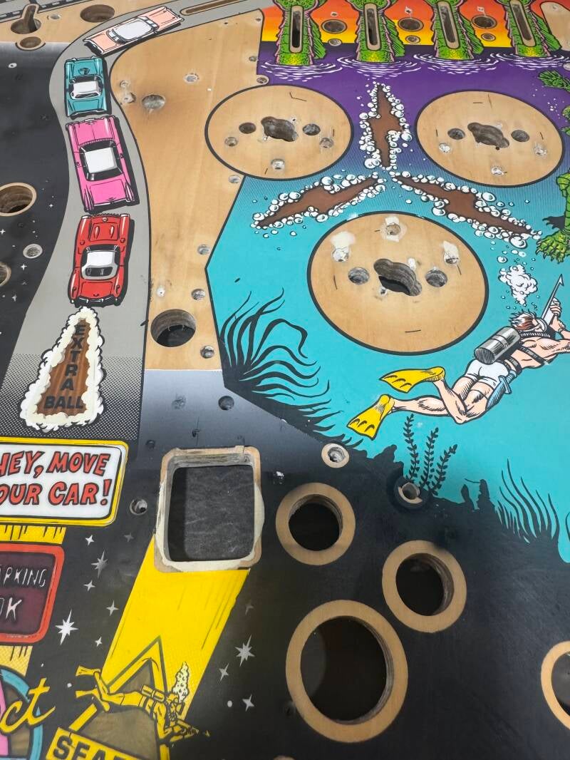 Bally Creature from the Black Lagoon Playfield speelveld schade herstel restoration flipperspeelveld restauratie art airbrush airbrushing flipperkast reparatie