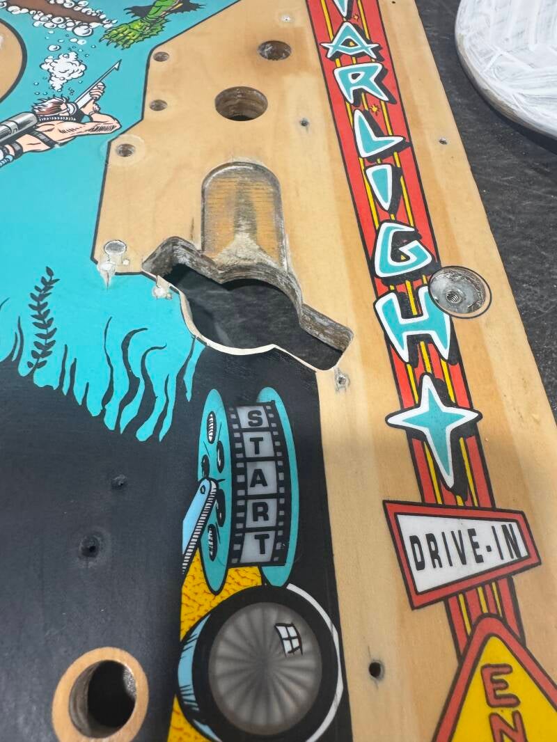 Bally Creature from the Black Lagoon Playfield speelveld schade herstel restoration flipperspeelveld restauratie art airbrush airbrushing flipperkast reparatie