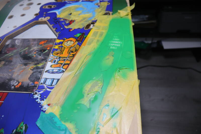 Williams Fish Tales playfield speelveld schade herstel restoration flipperspeelveld restauratie art airbrush airbrushing flipperkast reparatie