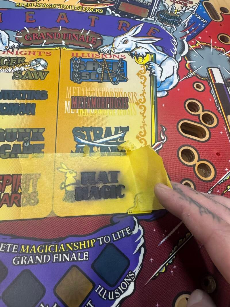 Bally Theatre of Magic playfield speelveld schade herstel restoration flipperspeelveld restauratie art airbrush airbrushing flipperkast reparatie