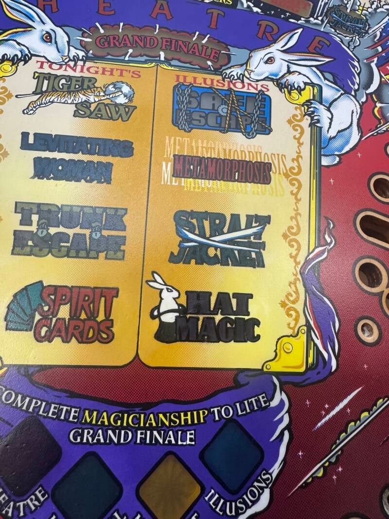 Bally Theatre of Magic playfield speelveld schade herstel restoration flipperspeelveld restauratie art airbrush airbrushing flipperkast reparatie