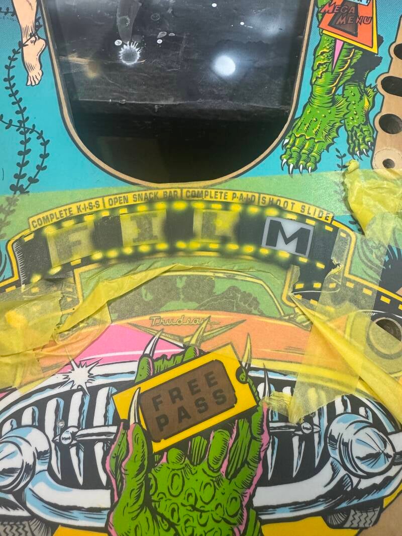 Bally Creature from the Black Lagoon Playfield speelveld schade herstel restoration flipperspeelveld restauratie art airbrush airbrushing flipperkast reparatie