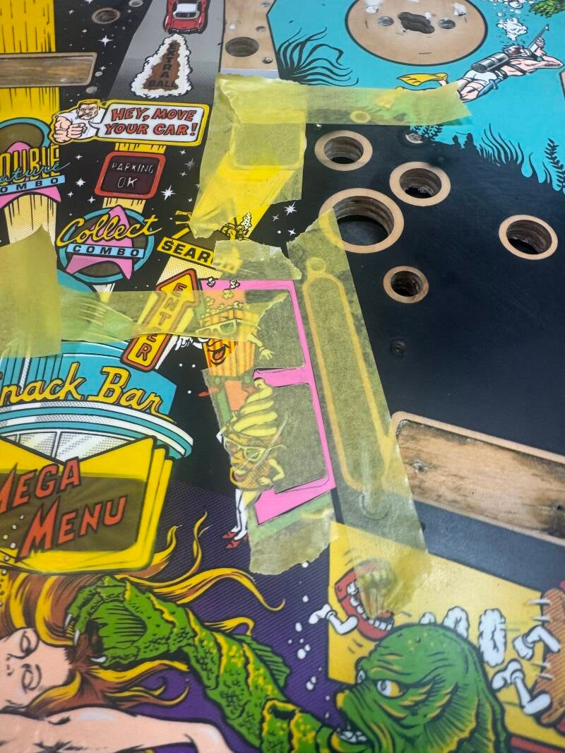 Bally Creature from the Black Lagoon Playfield speelveld schade herstel restoration flipperspeelveld restauratie art airbrush airbrushing flipperkast reparatie