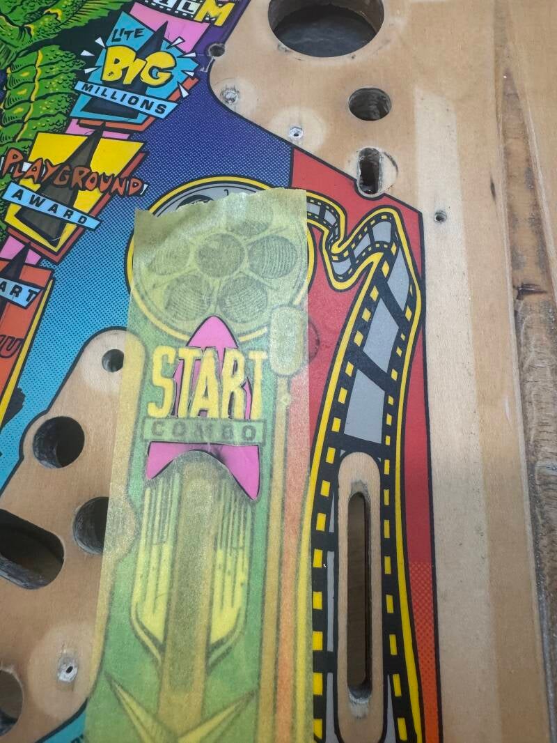 Bally Creature from the Black Lagoon Playfield speelveld schade herstel restoration flipperspeelveld restauratie art airbrush airbrushing flipperkast reparatie