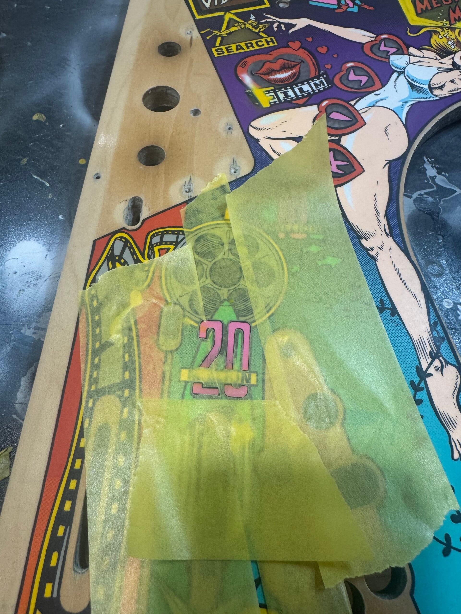 Bally Creature from the Black Lagoon Playfield speelveld schade herstel restoration flipperspeelveld restauratie art airbrush airbrushing flipperkast reparatie