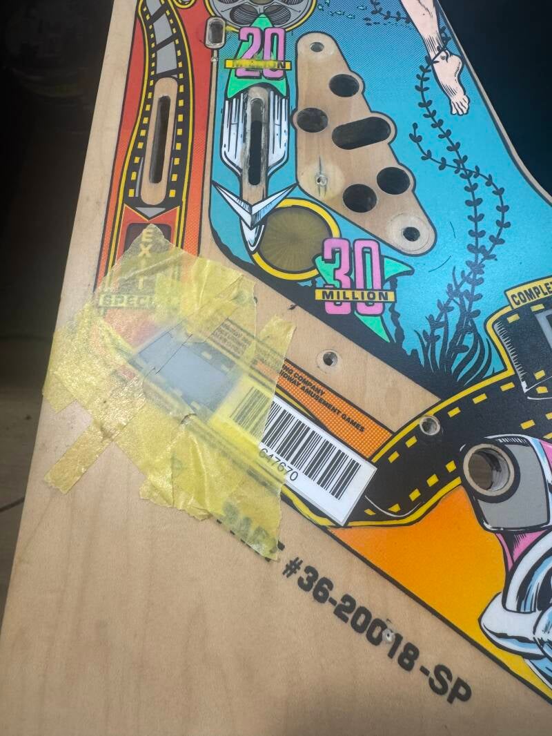 Bally Creature from the Black Lagoon Playfield speelveld schade herstel restoration flipperspeelveld restauratie art airbrush airbrushing flipperkast reparatie