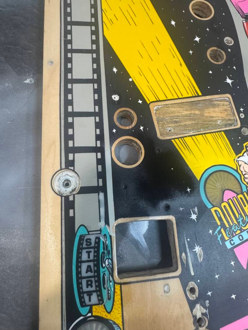 Bally Creature from the Black Lagoon Playfield speelveld schade herstel restoration flipperspeelveld restauratie art airbrush airbrushing flipperkast reparatie