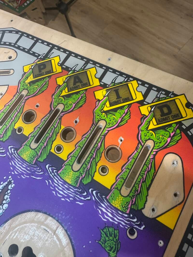 Bally Creature from the Black Lagoon Playfield speelveld schade herstel restoration flipperspeelveld restauratie art airbrush airbrushing flipperkast reparatie