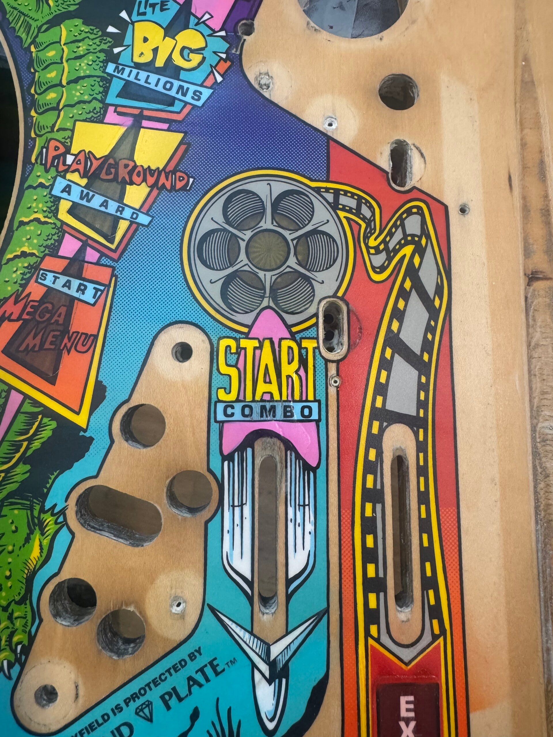 Bally Creature from the Black Lagoon Playfield speelveld schade herstel restoration flipperspeelveld restauratie art airbrush airbrushing flipperkast reparatie