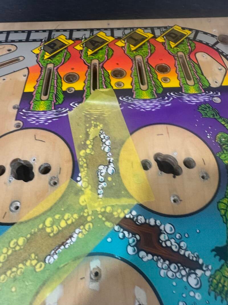 Bally Creature from the Black Lagoon Playfield speelveld schade herstel restoration flipperspeelveld restauratie art airbrush airbrushing flipperkast reparatie