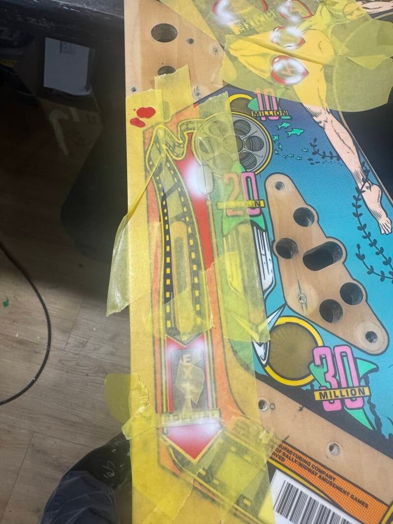 Bally Creature from the Black Lagoon Playfield speelveld schade herstel restoration flipperspeelveld restauratie art airbrush airbrushing flipperkast reparatie
