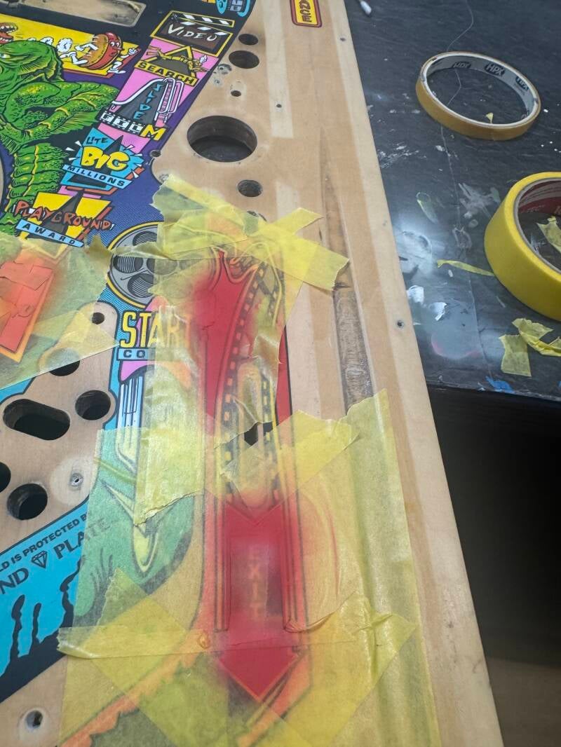 Bally Creature from the Black Lagoon Playfield speelveld schade herstel restoration flipperspeelveld restauratie art airbrush airbrushing flipperkast reparatie
