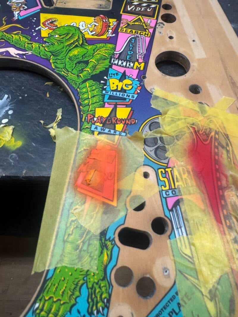 Bally Creature from the Black Lagoon Playfield speelveld schade herstel restoration flipperspeelveld restauratie art airbrush airbrushing flipperkast reparatie