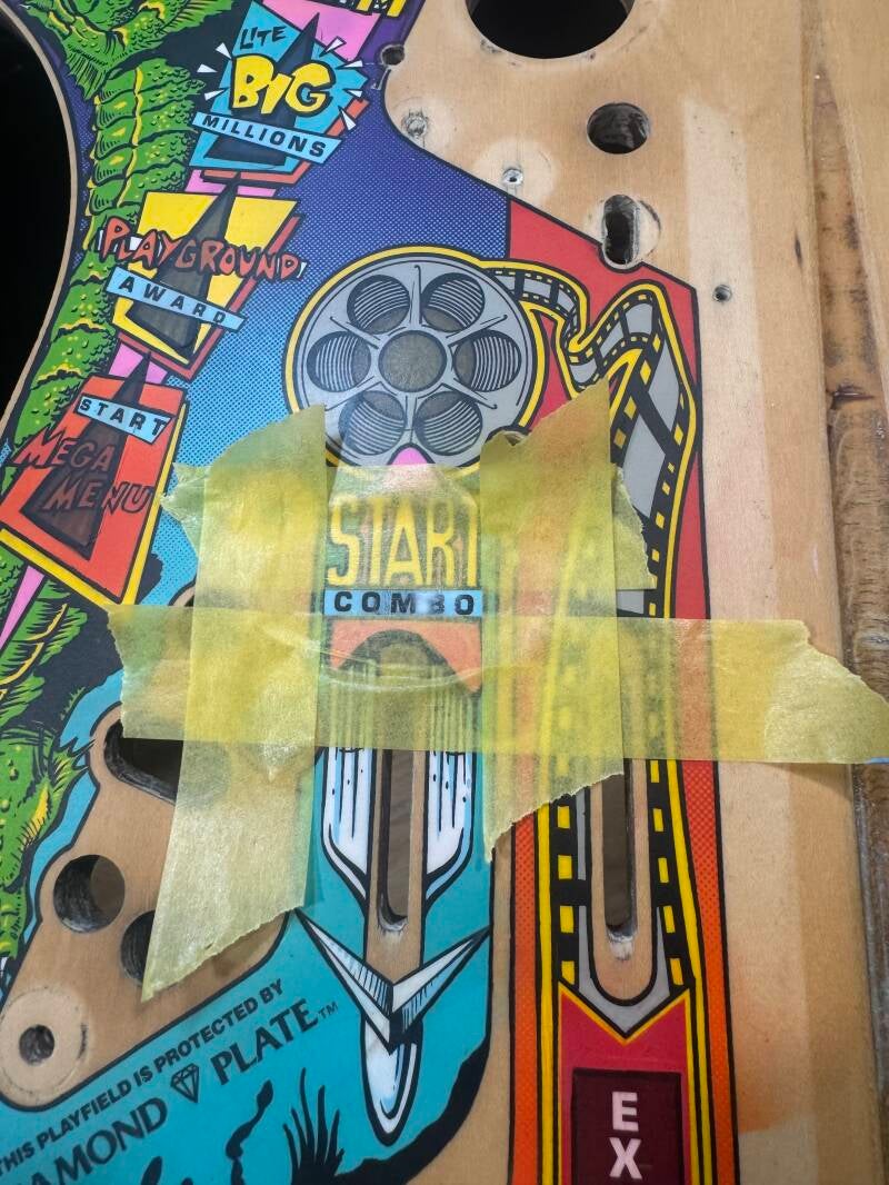 Bally Creature from the Black Lagoon Playfield speelveld schade herstel restoration flipperspeelveld restauratie art airbrush airbrushing flipperkast reparatie