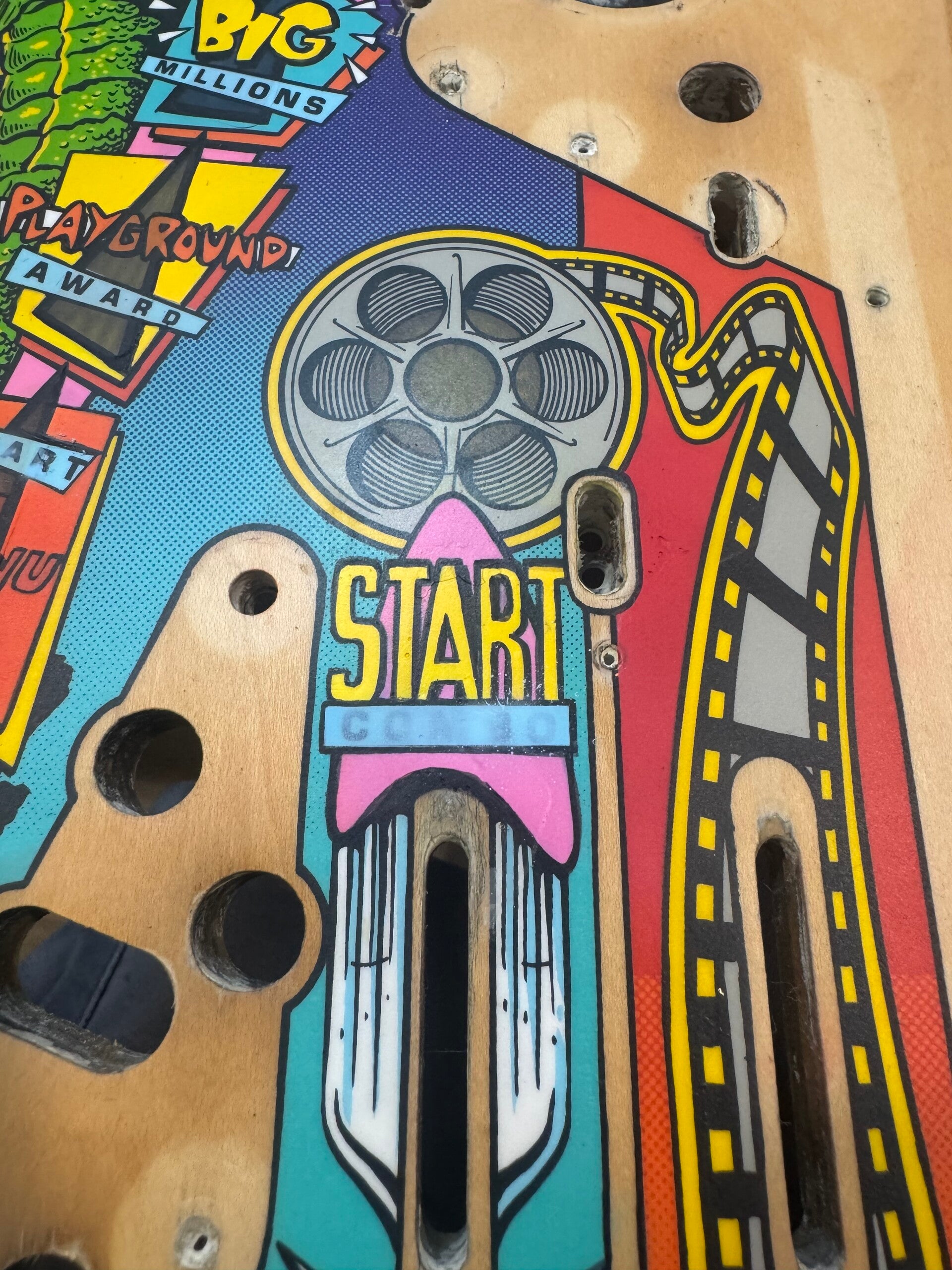 Bally Creature from the Black Lagoon Playfield speelveld schade herstel restoration flipperspeelveld restauratie art airbrush airbrushing flipperkast reparatie