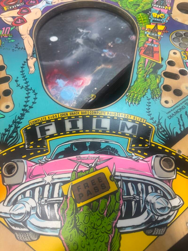 Bally Creature from the Black Lagoon Playfield speelveld schade herstel restoration flipperspeelveld restauratie art airbrush airbrushing flipperkast reparatie