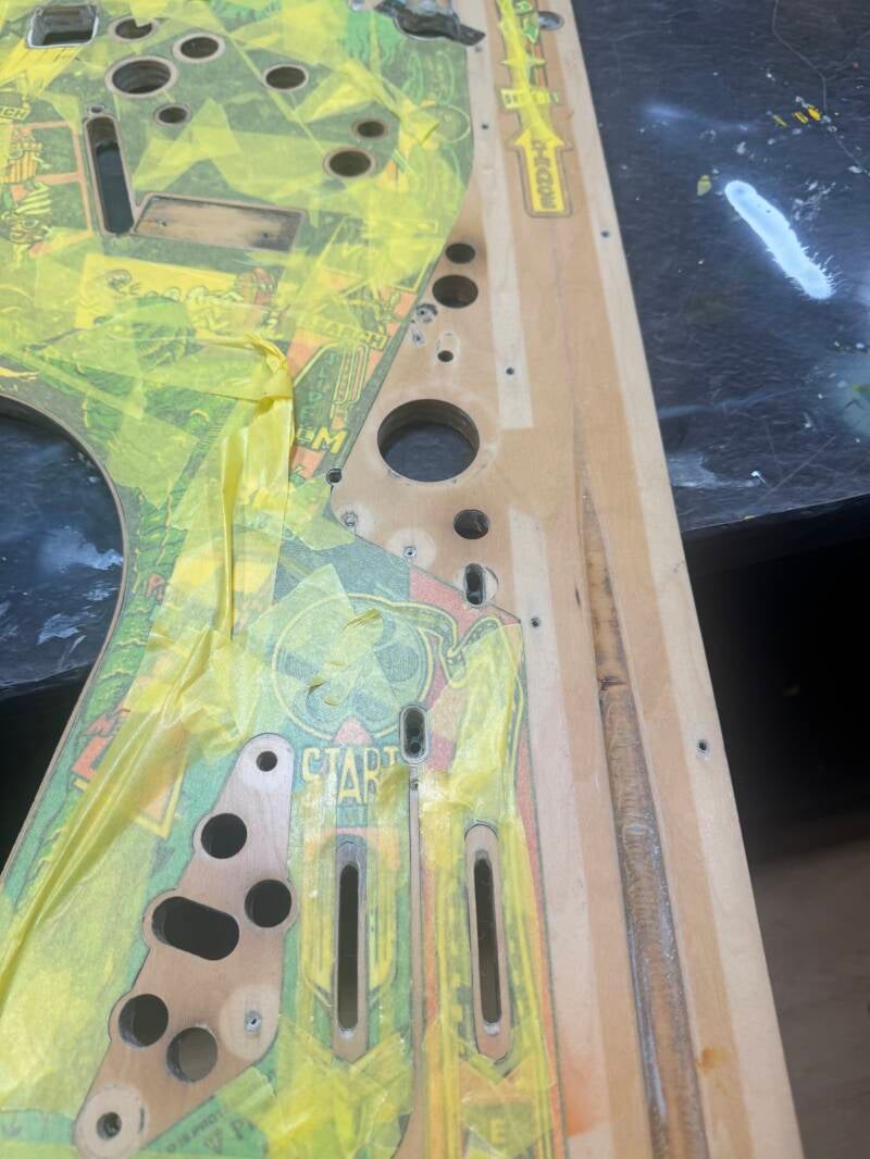 Bally Creature from the Black Lagoon Playfield speelveld schade herstel restoration flipperspeelveld restauratie art airbrush airbrushing flipperkast reparatie