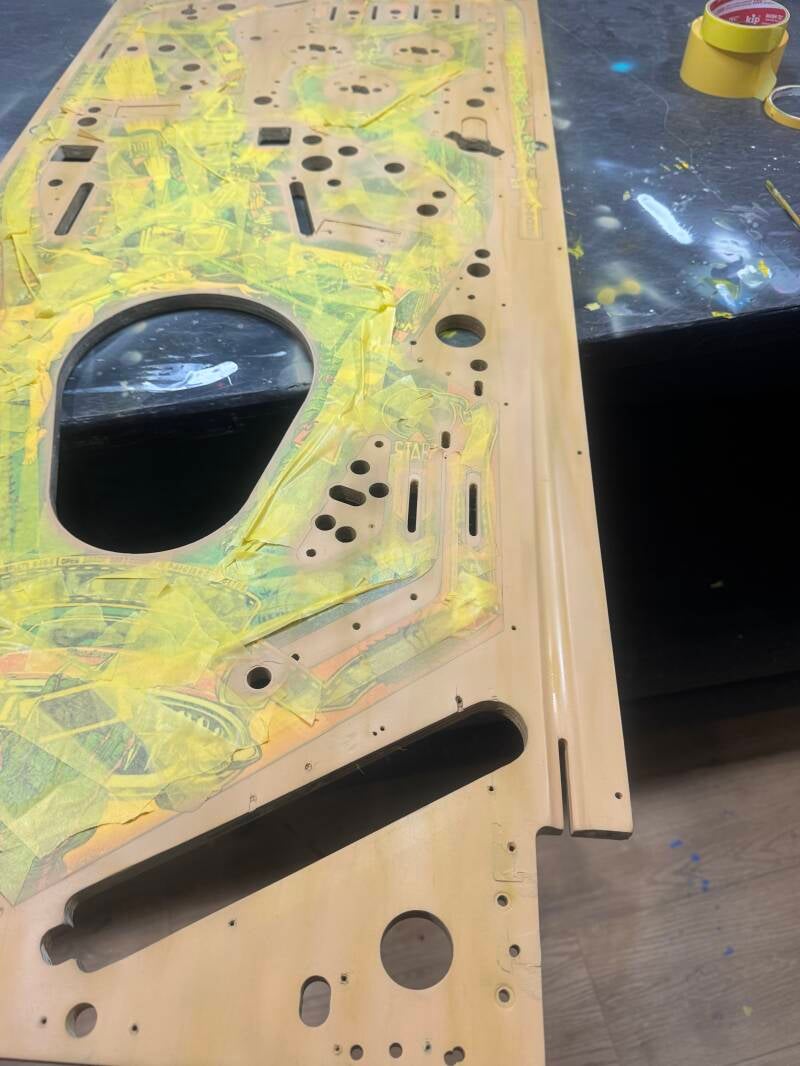 Bally Creature from the Black Lagoon Playfield speelveld schade herstel restoration flipperspeelveld restauratie art airbrush airbrushing flipperkast reparatie