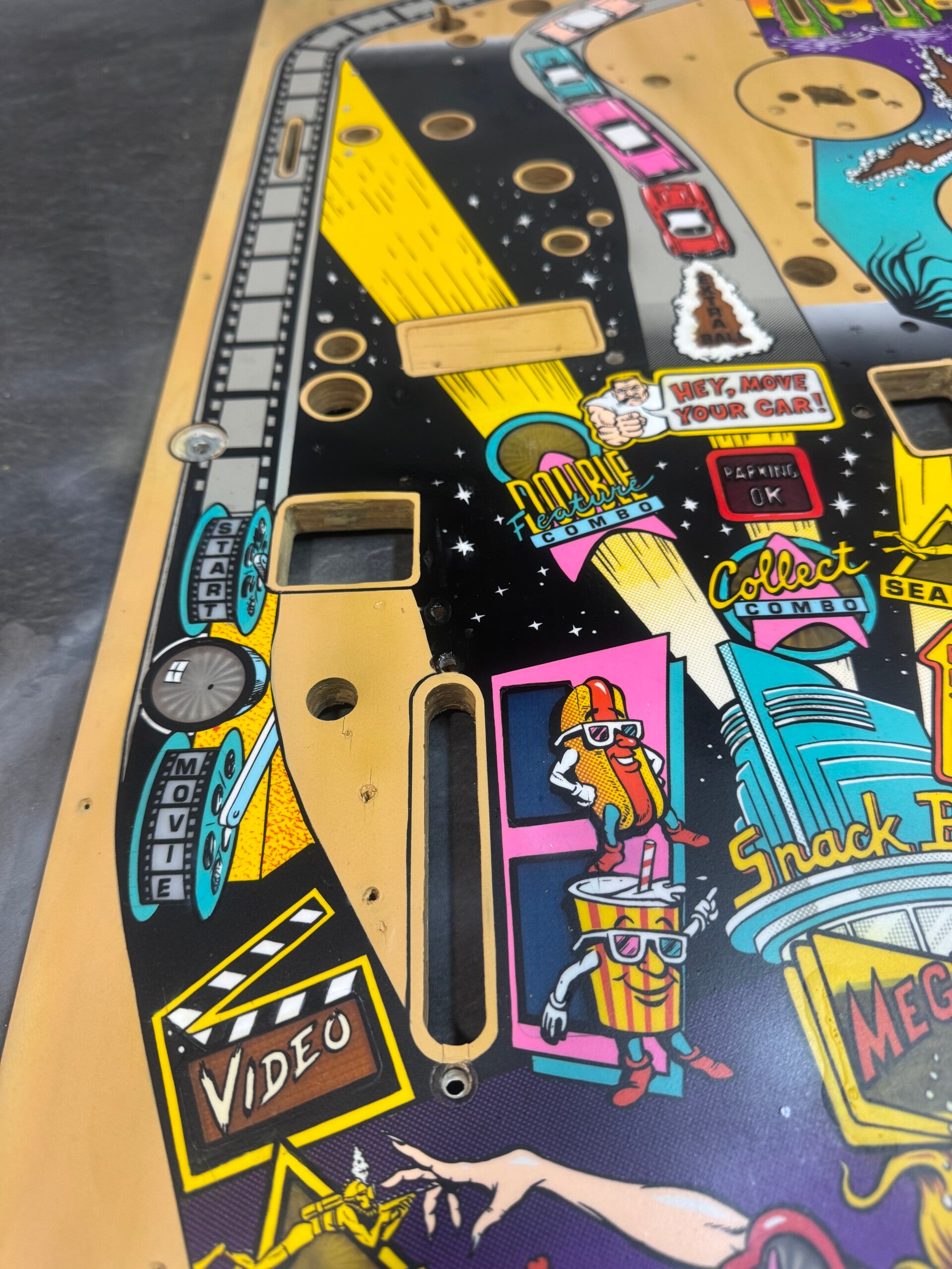Bally Creature from the Black Lagoon Playfield speelveld schade herstel restoration flipperspeelveld restauratie art airbrush airbrushing flipperkast reparatie