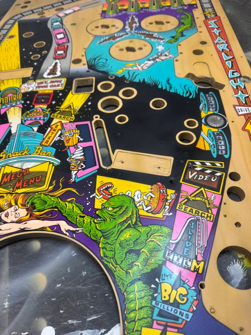 Bally Creature from the Black Lagoon Playfield speelveld schade herstel restoration flipperspeelveld restauratie art airbrush airbrushing flipperkast reparatie