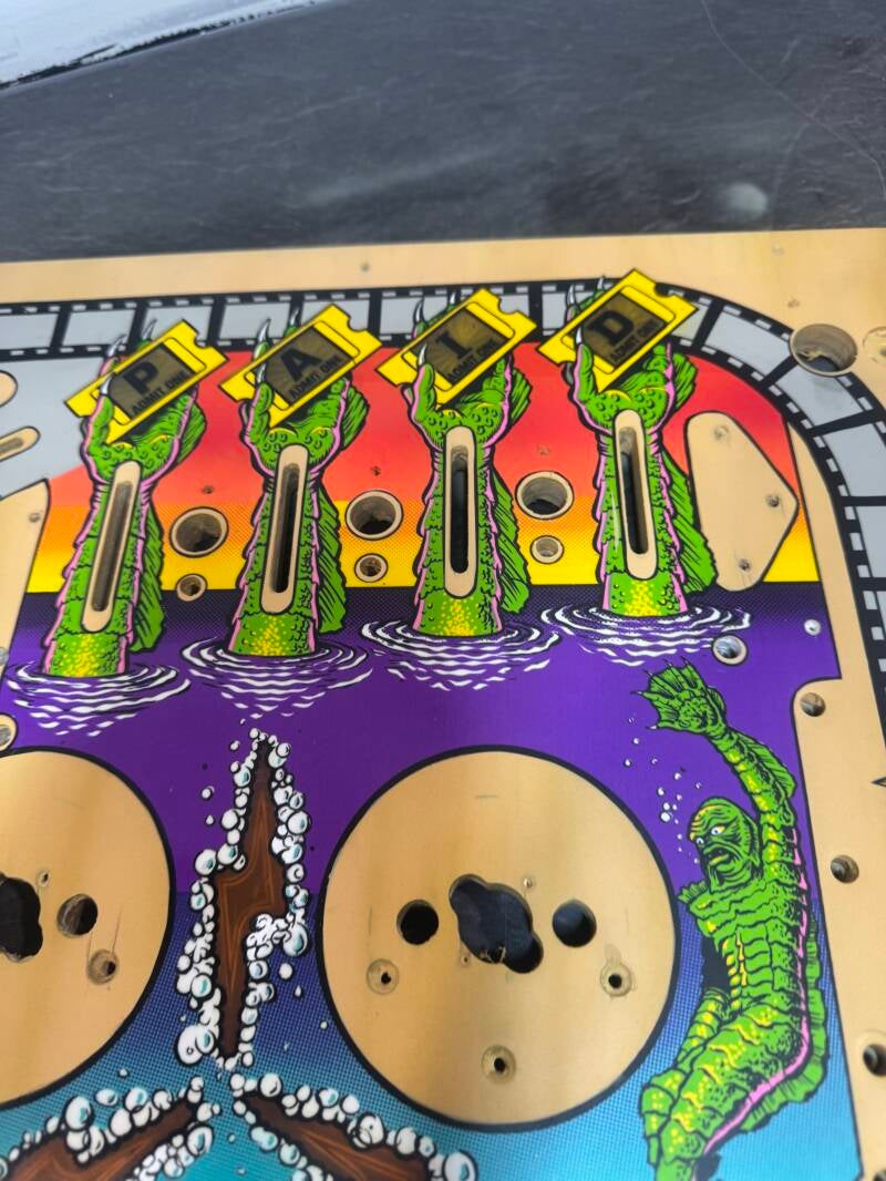 Bally Creature from the Black Lagoon Playfield speelveld schade herstel restoration flipperspeelveld restauratie art airbrush airbrushing flipperkast reparatie