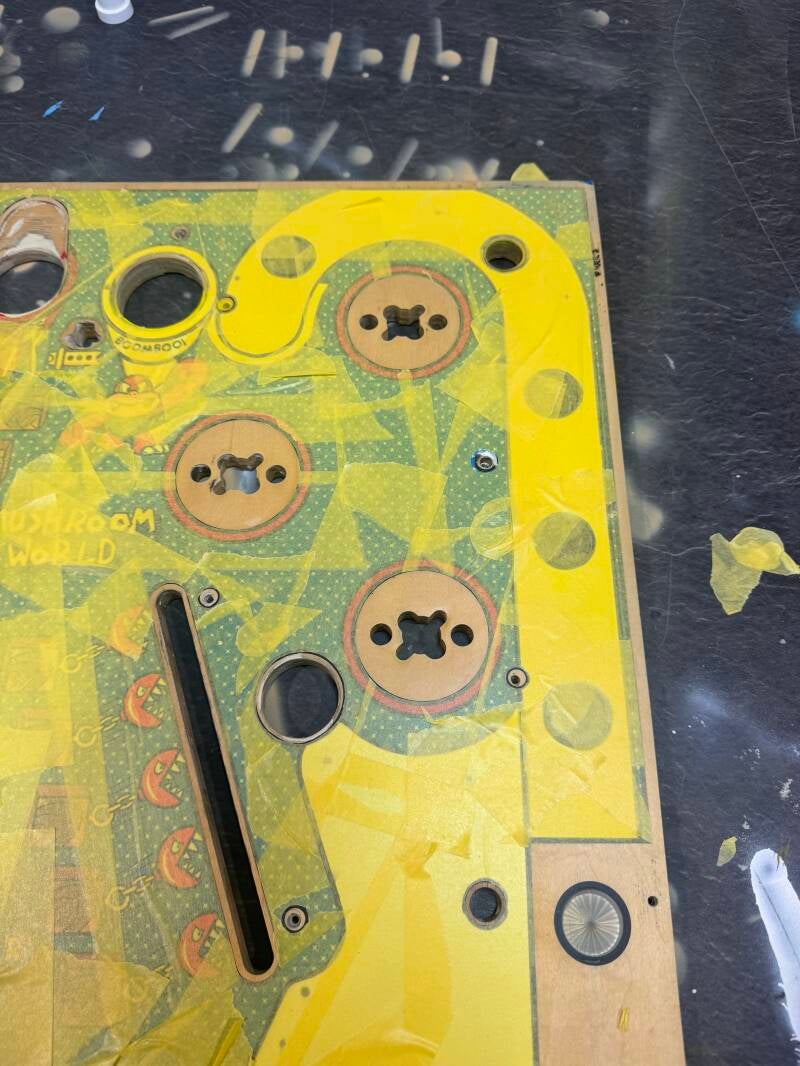 Gottlieb Super Mario Bros Playfield speelveld schade herstel restoration flipperspeelveld restauratie art airbrush airbrushing flipperkast reparatie