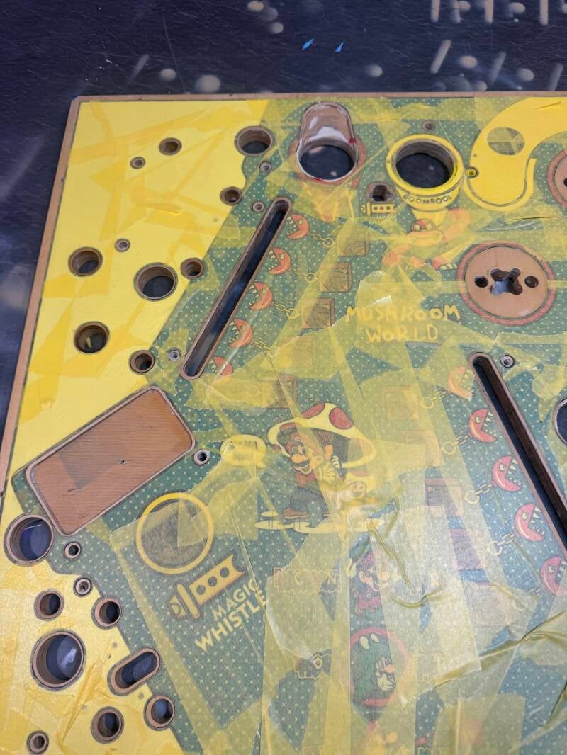 Gottlieb Super Mario Bros Playfield speelveld schade herstel restoration flipperspeelveld restauratie art airbrush airbrushing flipperkast reparatie