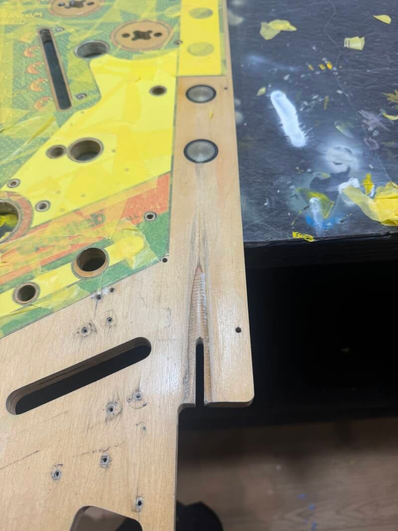 Gottlieb Super Mario Bros Playfield speelveld schade herstel restoration flipperspeelveld restauratie art airbrush airbrushing flipperkast reparatie