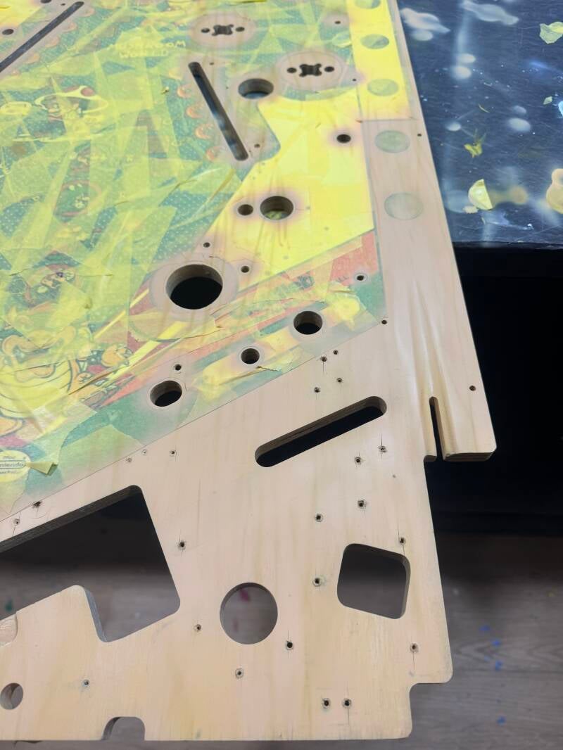 Gottlieb Super Mario Bros Playfield speelveld schade herstel restoration flipperspeelveld restauratie art airbrush airbrushing flipperkast reparatie