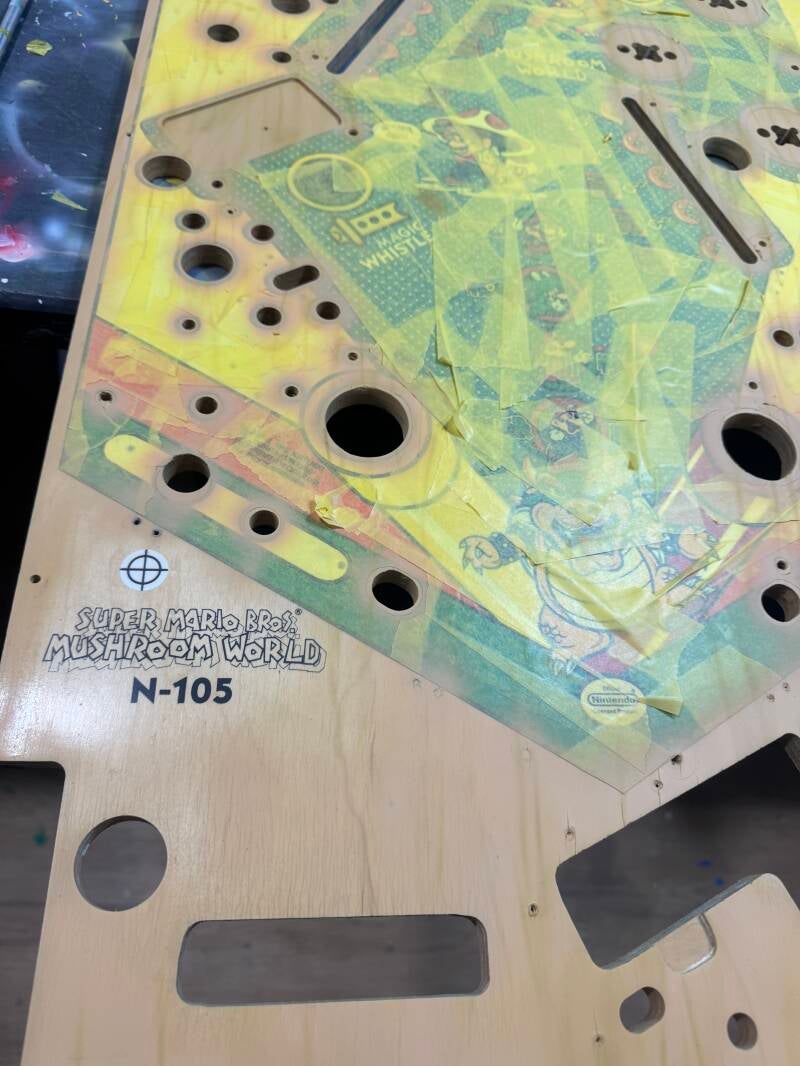 Gottlieb Super Mario Bros Playfield speelveld schade herstel restoration flipperspeelveld restauratie art airbrush airbrushing flipperkast reparatie