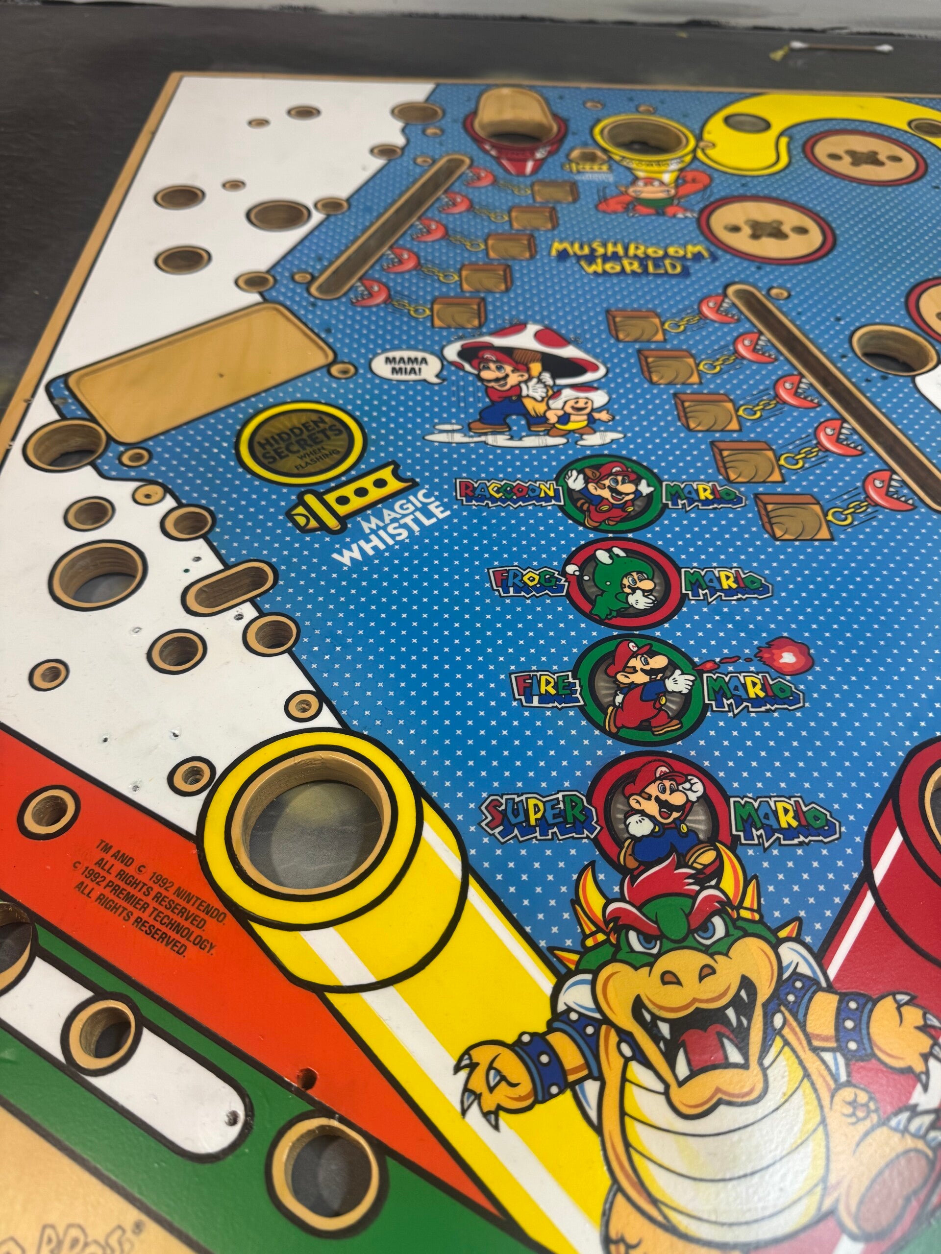 Gottlieb Super Mario Bros Playfield speelveld schade herstel restoration flipperspeelveld restauratie art airbrush airbrushing flipperkast reparatie