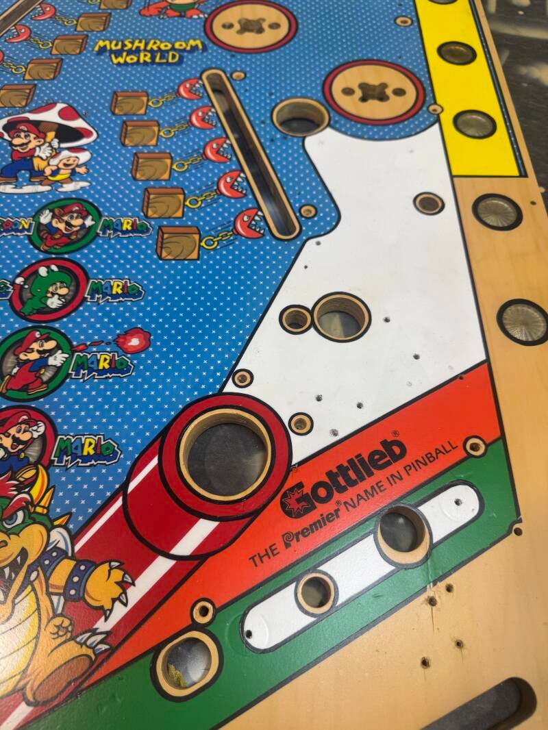 Gottlieb Super Mario Bros Playfield speelveld schade herstel restoration flipperspeelveld restauratie art airbrush airbrushing flipperkast reparatie