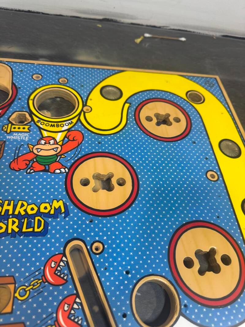 Gottlieb Super Mario Bros Playfield speelveld schade herstel restoration flipperspeelveld restauratie art airbrush airbrushing flipperkast reparatie