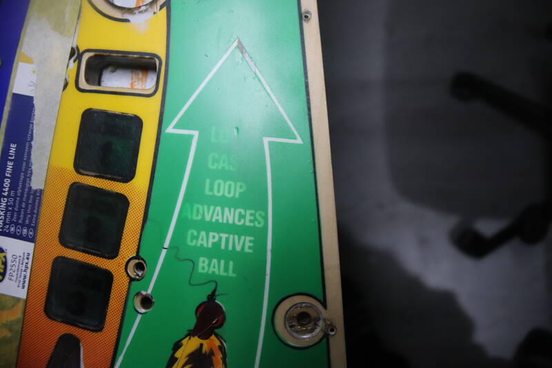 Williams Fish Tales playfield speelveld schade herstel restoration flipperspeelveld restauratie art airbrush airbrushing flipperkast reparatie