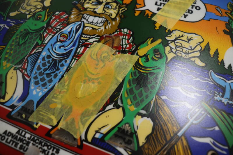 Williams Fish Tales playfield speelveld schade herstel restoration flipperspeelveld restauratie art airbrush airbrushing flipperkast reparatie