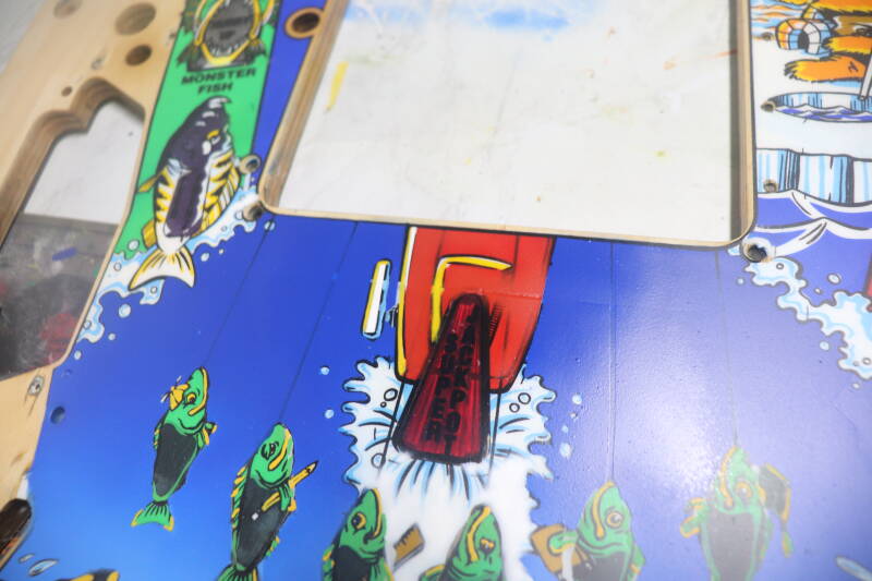 Williams Fish Tales playfield speelveld schade herstel restoration flipperspeelveld restauratie art airbrush airbrushing flipperkast reparatie