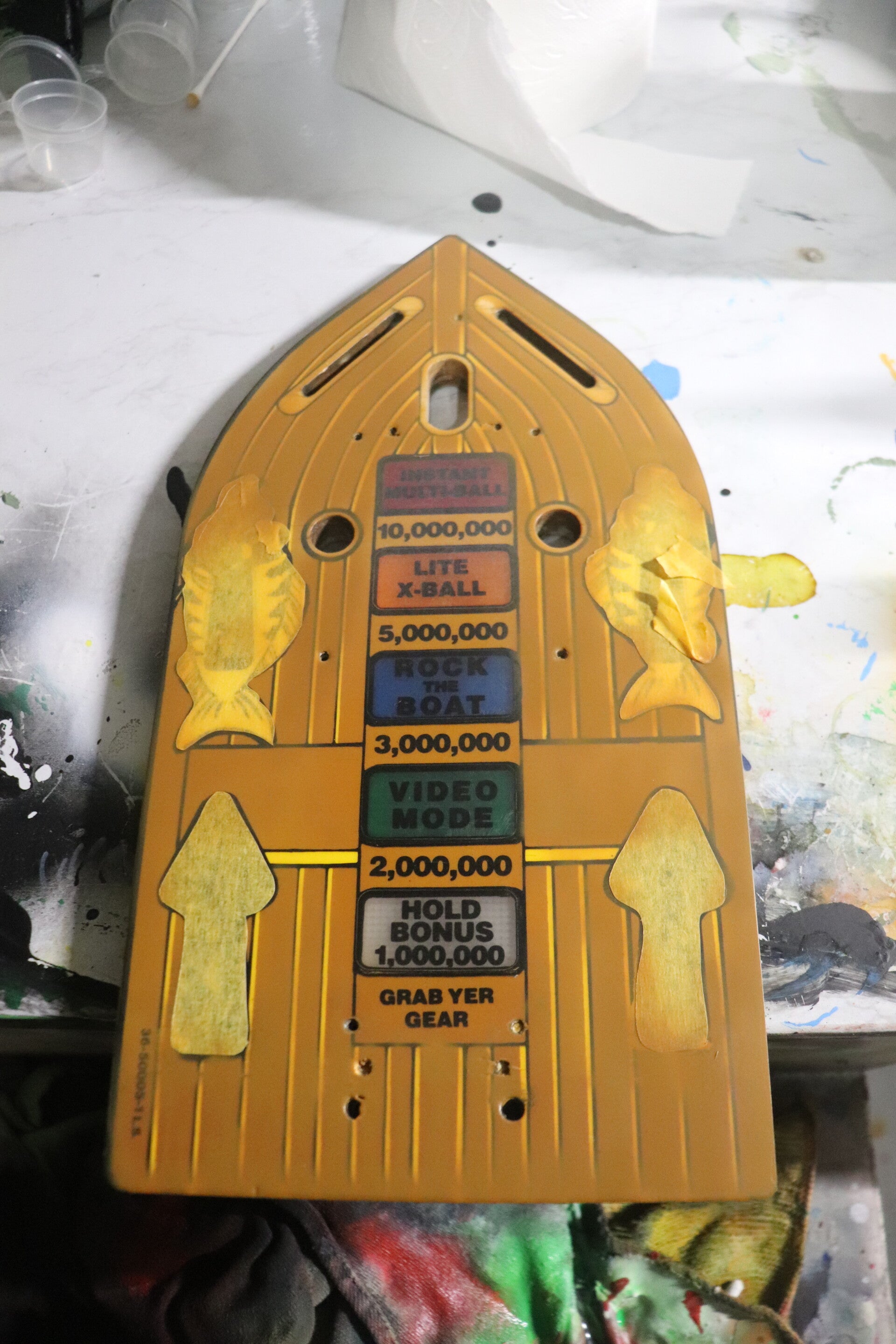 Williams Fish Tales playfield speelveld schade herstel restoration flipperspeelveld restauratie art airbrush airbrushing flipperkast reparatie