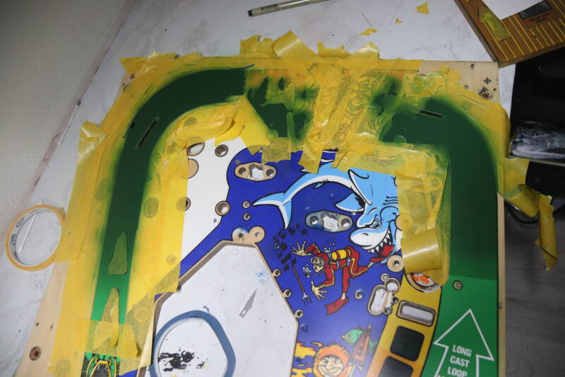 Williams Fish Tales playfield speelveld schade herstel restoration flipperspeelveld restauratie art airbrush airbrushing flipperkast reparatie