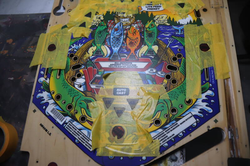 Williams Fish Tales playfield speelveld schade herstel restoration flipperspeelveld restauratie art airbrush airbrushing flipperkast reparatie