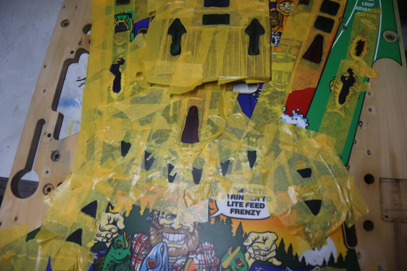 Williams Fish Tales playfield speelveld schade herstel restoration flipperspeelveld restauratie art airbrush airbrushing flipperkast reparatie