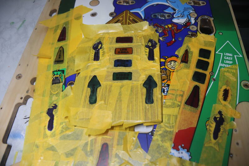 Williams Fish Tales playfield speelveld schade herstel restoration flipperspeelveld restauratie art airbrush airbrushing flipperkast reparatie