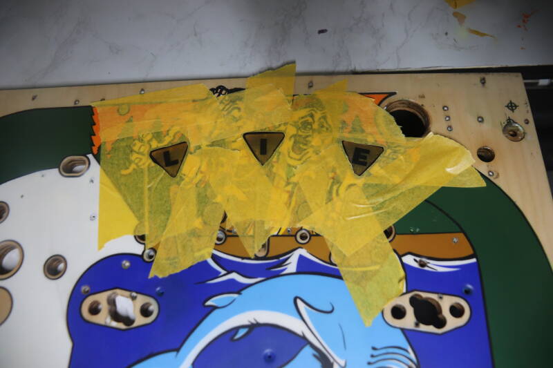 Williams Fish Tales playfield speelveld schade herstel restoration flipperspeelveld restauratie art airbrush airbrushing flipperkast reparatie