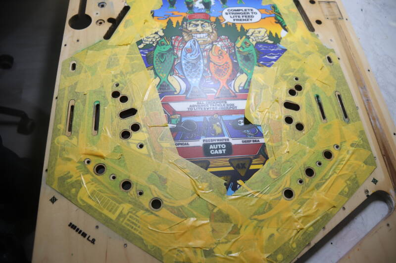 Williams Fish Tales playfield speelveld schade herstel restoration flipperspeelveld restauratie art airbrush airbrushing flipperkast reparatie