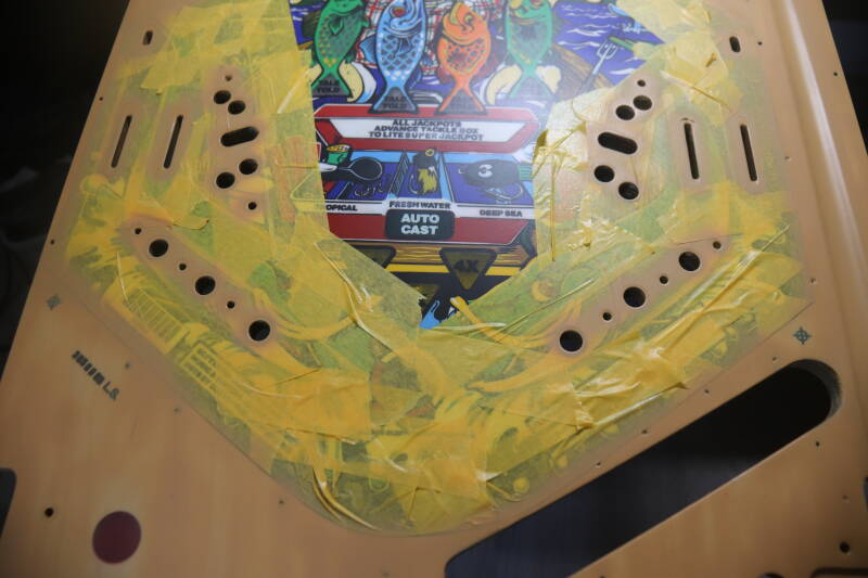 Williams Fish Tales playfield speelveld schade herstel restoration flipperspeelveld restauratie art airbrush airbrushing flipperkast reparatie