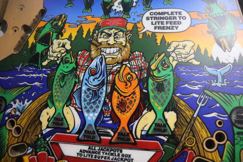 Williams Fish Tales playfield speelveld schade herstel restoration flipperspeelveld restauratie art airbrush airbrushing flipperkast reparatie